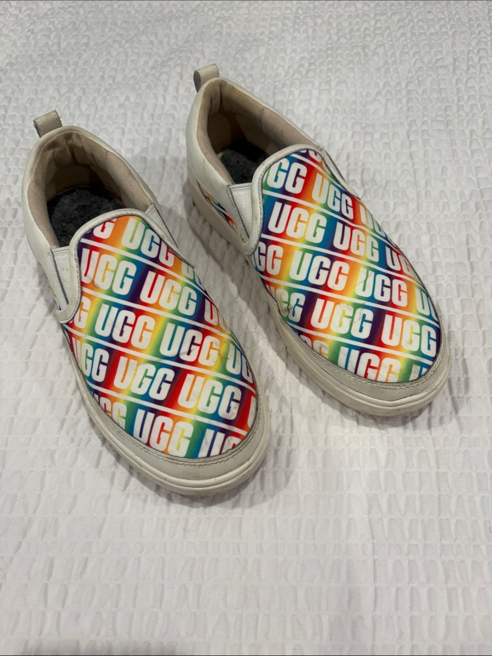 UGG Kids Caplan Rainbow Slip-On Sneakers
Size 4